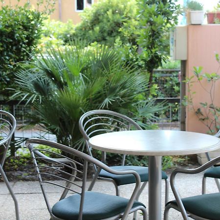 بيلاريا-إيجيا مارينا Hotel American المظهر الخارجي الصورة