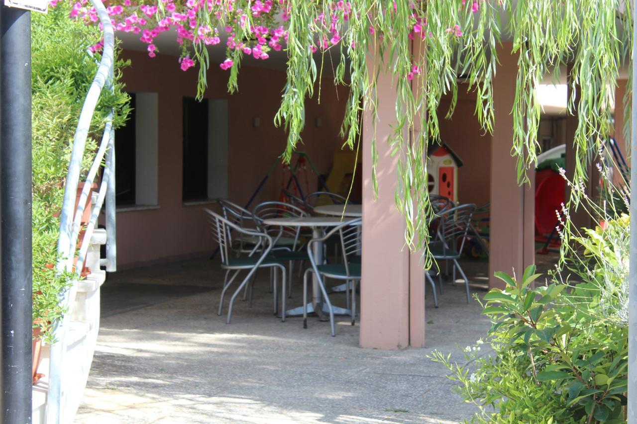 بيلاريا-إيجيا مارينا Hotel American المظهر الخارجي الصورة