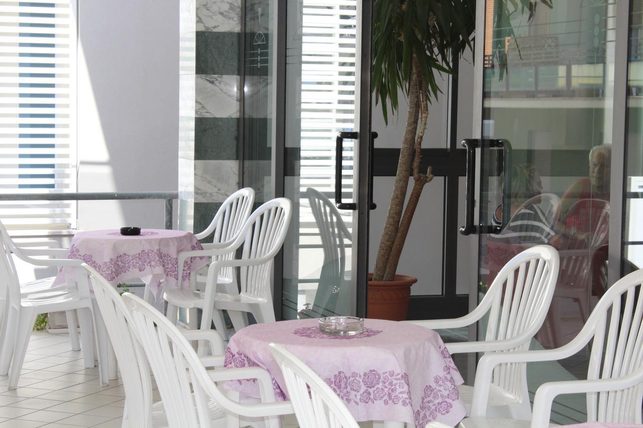 بيلاريا-إيجيا مارينا Hotel American المظهر الخارجي الصورة