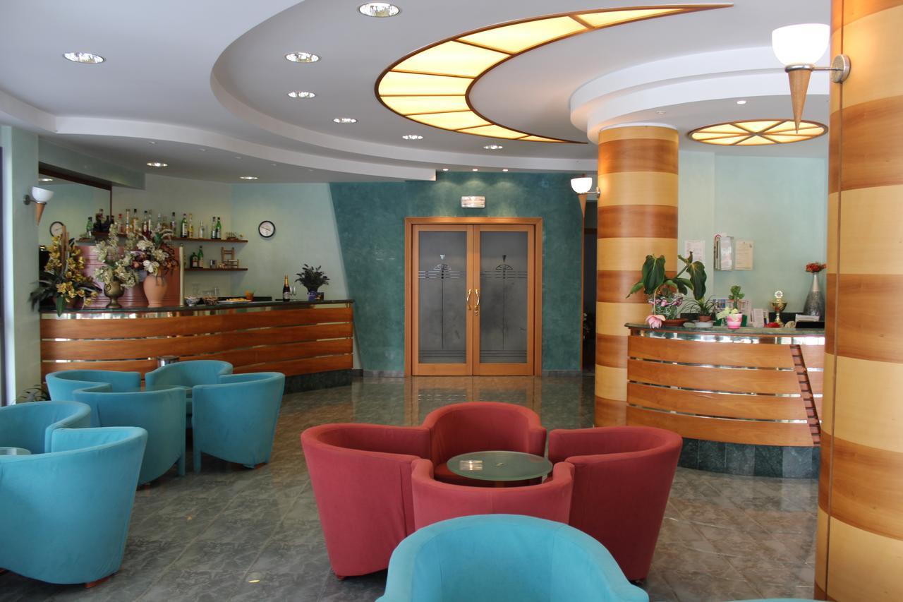 بيلاريا-إيجيا مارينا Hotel American المظهر الخارجي الصورة