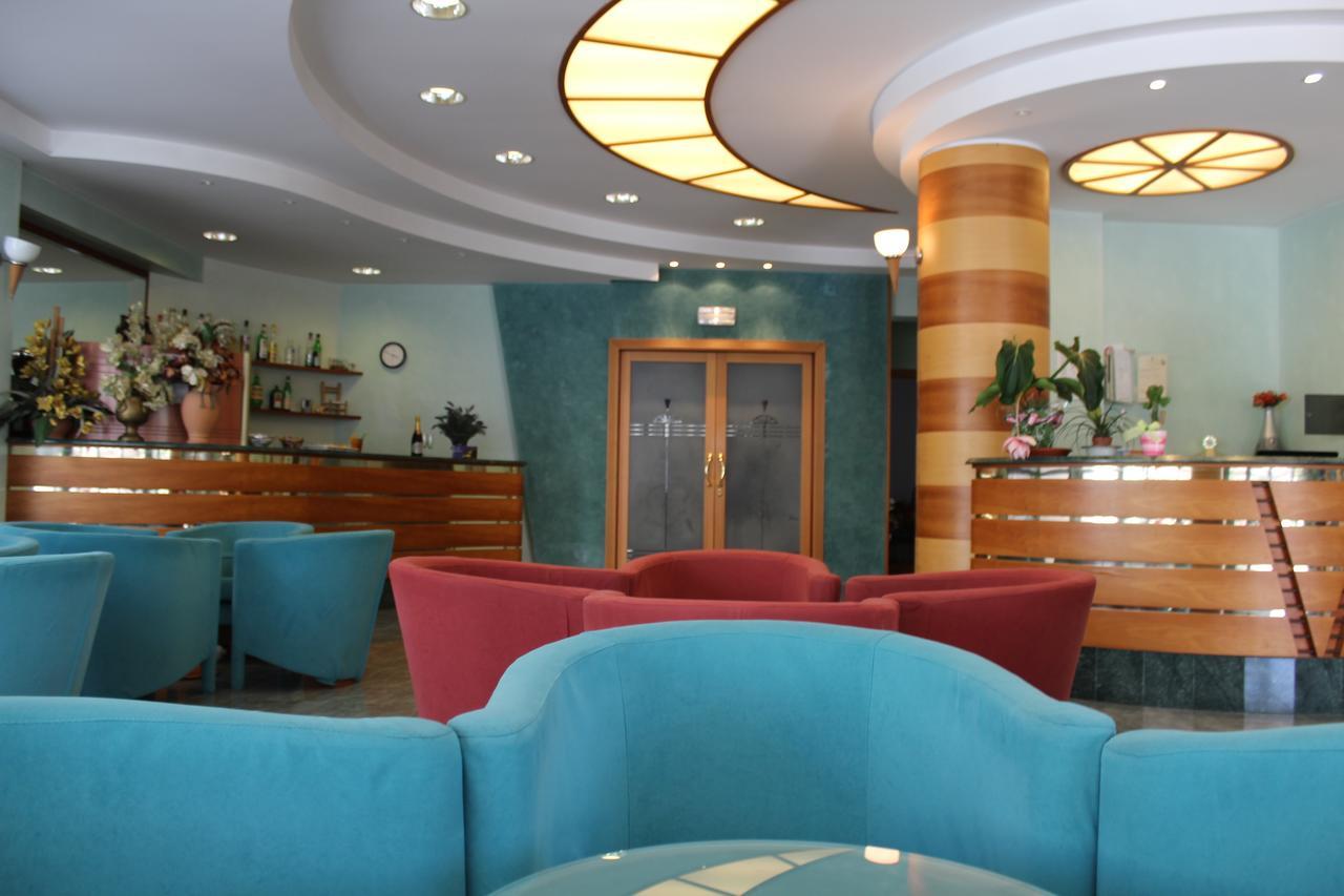 بيلاريا-إيجيا مارينا Hotel American المظهر الخارجي الصورة