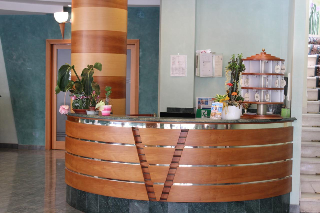 بيلاريا-إيجيا مارينا Hotel American المظهر الخارجي الصورة