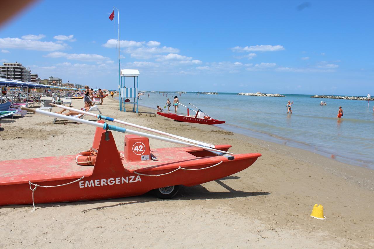 بيلاريا-إيجيا مارينا Hotel American المظهر الخارجي الصورة